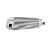 Intercooler argenté Mishimoto 2013+ Ford Focus ST avec tuyaux noirs