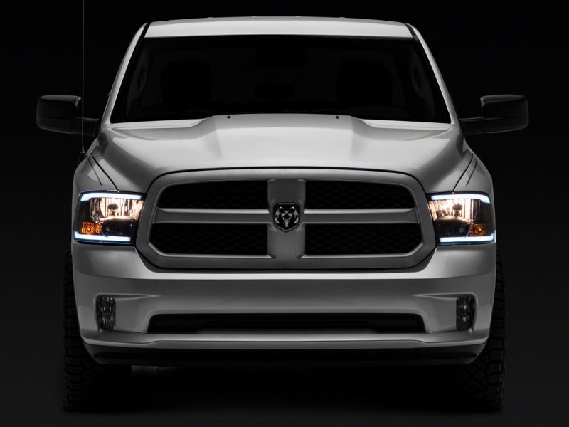 Phares Raxiom 09-18 Dodge RAM 1500/2500/3500 série axiale avec barre LED - boîtier noir (lentille transparente)