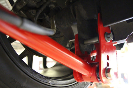 Supports de relocalisation du bras de suspension arrière UMI Performance 05-14 Ford Mustang - Boulonnés