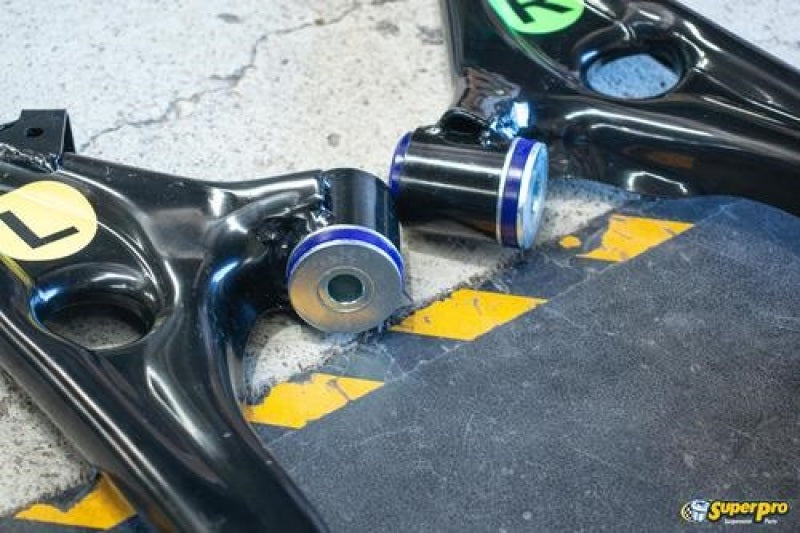 Ensemble de bras de suspension inférieurs avant SuperPro 2016 Honda Civic EX avec bagues