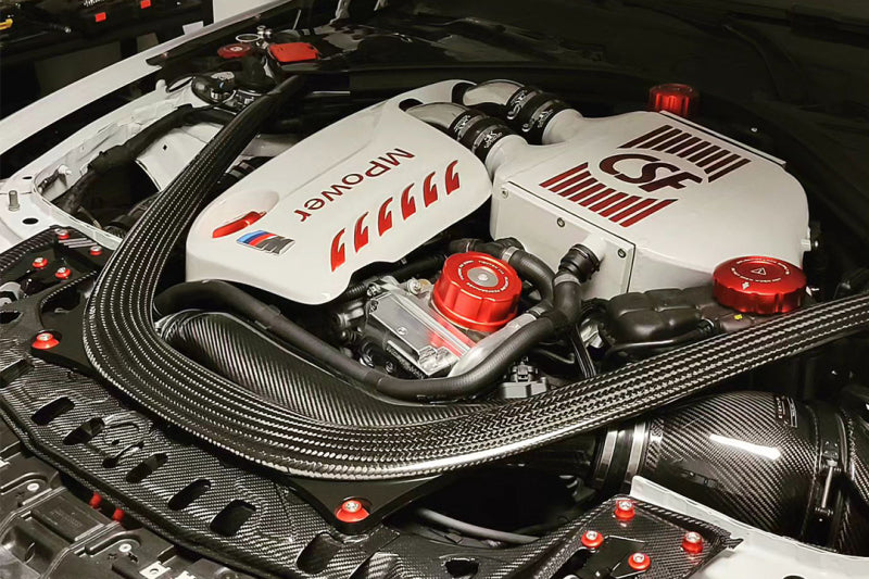 Refroidisseur d'air de suralimentation à montage supérieur CSF 2014+ BMW M3/M4 (F8X) - Finition brute