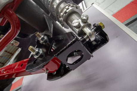 Kit de suspension arrière à ressorts hélicoïdaux UMI Performance 64-72 GM A-Body avec boulon de relocalisation du bras de commande