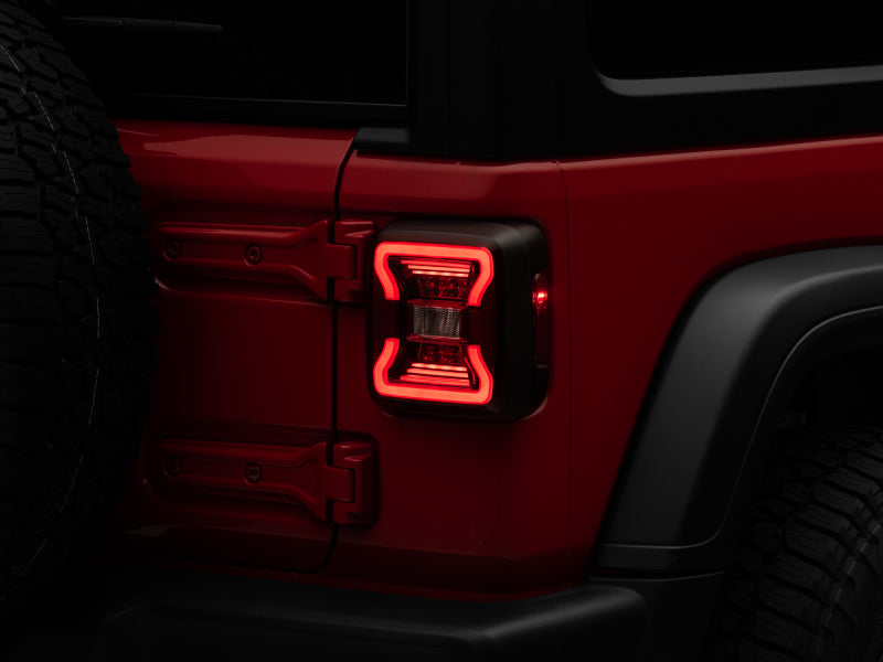 Feux arrière à LED Raxiom 18-22 Jeep Wrangler JL - Boîtier noir - Lentille rouge