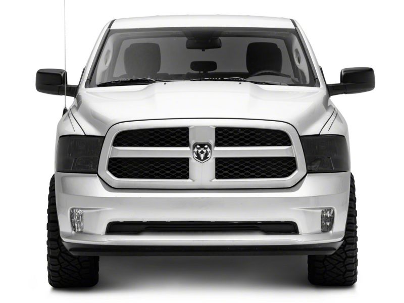 Phares OEM Raxiom 09-18 Dodge RAM 1500 Axial avec double ampoule - Boîtier chromé (lentille fumée)