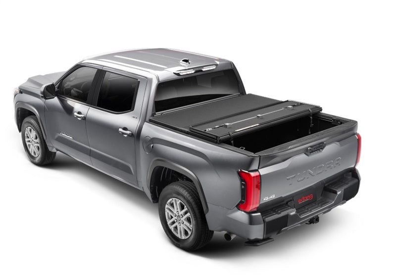 Extang 14-22 Toyota Tundra avec système de rails (caisse de 6 pi 7 po) ALX à pliage solide