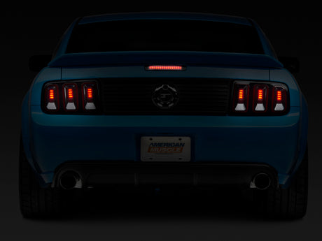 Troisième feu stop à LED Raxiom 05-09 Ford Mustang Axial Series (fumé)