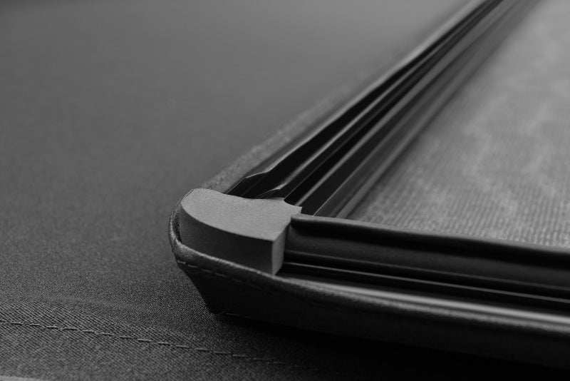 Lund 19-23 Chevrolet Silverado 1500 Genesis Elite à trois volets avec caisse de 6,5 pieds - Noir