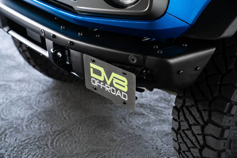 Support de relocalisation de plaque d'immatriculation pour pare-chocs avant DV8 Offroad 21-22 Ford Bronco Factory - Côté