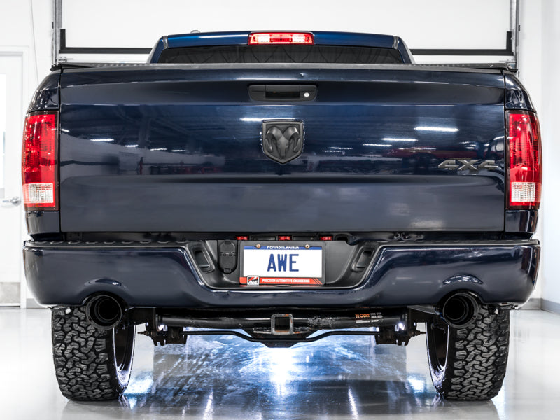 AWE Tuning 09-18 RAM 1500 5.7L (avec découpes) 0FG Échappement Cat-Back à double sortie arrière - Embouts noirs diamantés