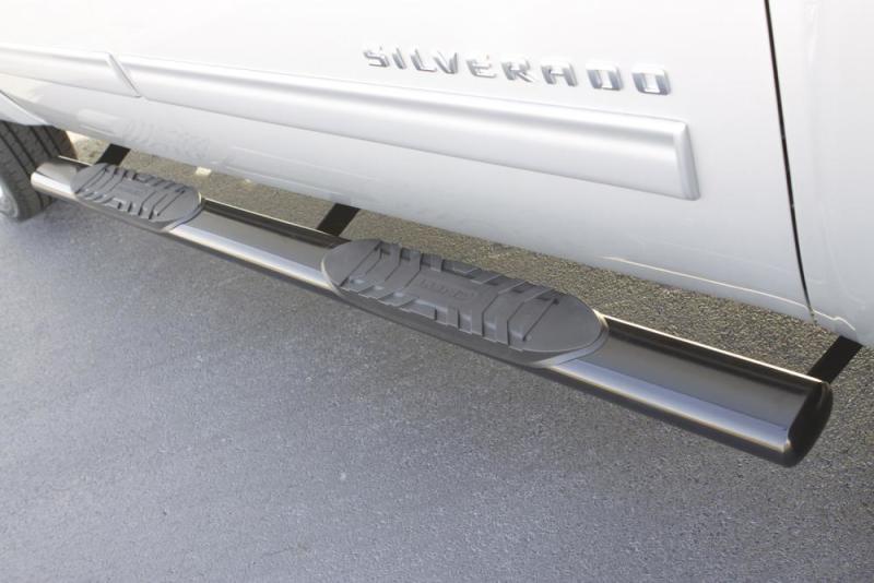 Barres de protection ovales droites SS de 5 po pour Chevrolet Silverado 1500 Double Cab 2019 de Lund - Acier inoxydable poli