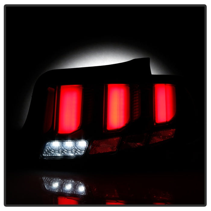 Feux arrière à DEL clignotants et barre lumineuse Spyder 10-12 Ford Mustang - Fumé ALT-YD-FM10-LED-SM