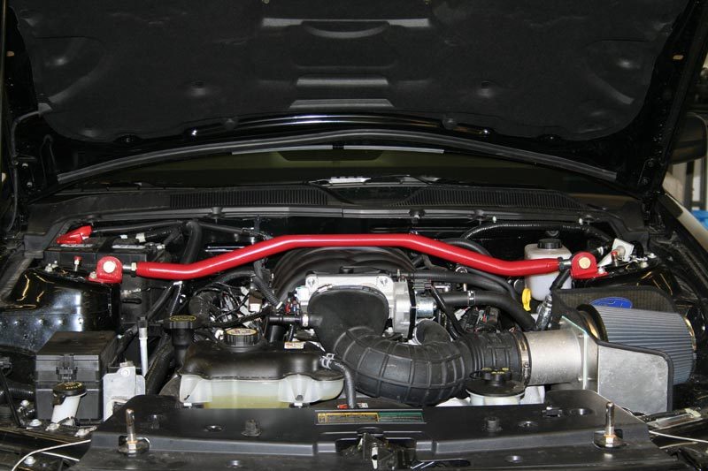 Renfort de tourelle de jambe de force avant UMI Performance 05-14 Ford Mustang GT