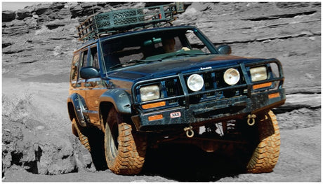Bushwacker 84-01 Jeep Cherokee Cutout Style Flares 4 pièces Compatible uniquement avec les utilitaires sport à 4 portes - Noir