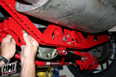 UMI Performance 82-02 GM F-Body Watts Link fabriqué en usine à l'arrière