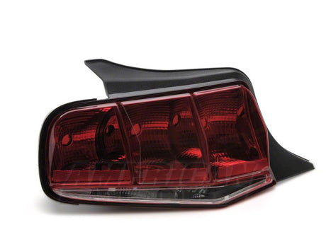 Feux arrière Raxiom 10-12 Ford Mustang Aero - Boîtier noir (lentille fumée)