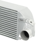 Intercooler argenté Mishimoto 2013+ Ford Focus ST avec tuyaux noirs