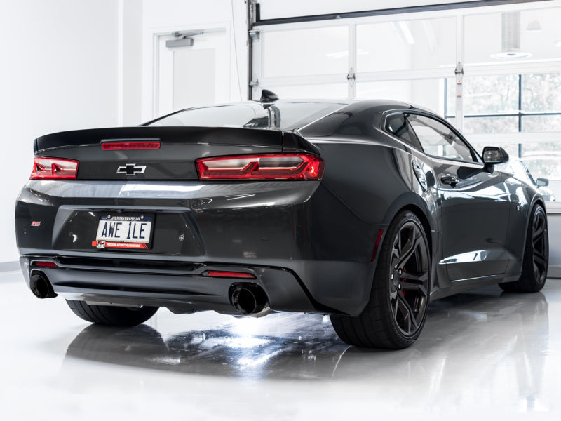 Échappement arrière AWE Tuning 16-19 Chevrolet Camaro SS - Édition Touring (embouts noirs diamantés)