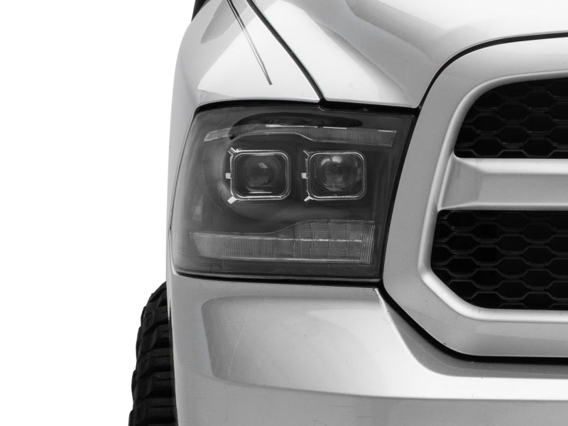 Phares de projecteur à LED Raxiom 09-18 RAM 1500 avec clignotants Switchback - Boîtier noir (lentille transparente)