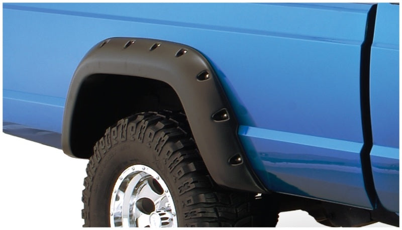 Bushwacker 84-01 Jeep Cherokee Cutout Style Flares 4 pièces pour utilitaire sport 2 portes uniquement - Noir