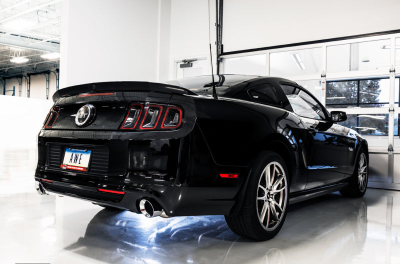 Échappement arrière AWE Tuning S197 Mustang GT - Édition Touring (embouts chromés argentés)