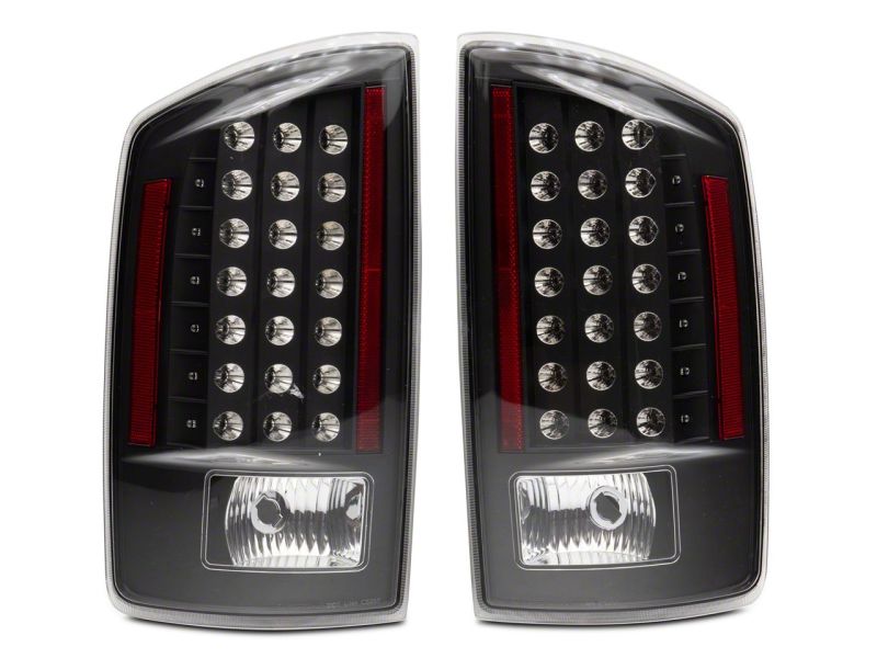 Feux arrière à LED Raxiom 07-08 Dodge RAM 1500 - Boîtier noir (lentille transparente)