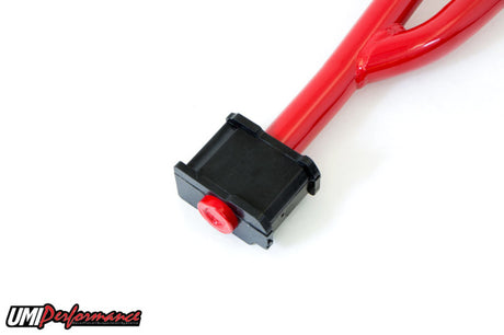 Bras de couple réglable monté sur la transmission GM F-Body UMI Performance 82-02