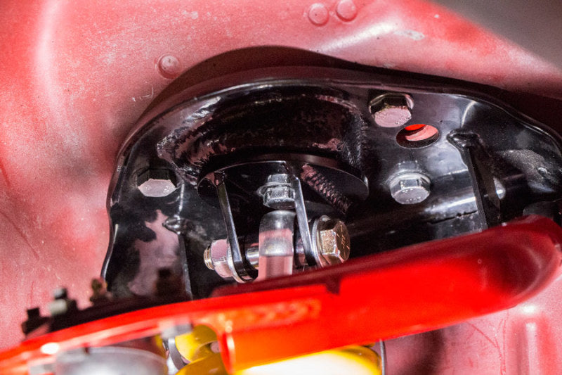 Kit de suspension à ressorts avant à double réglage UMI Performance pour Chevrolet Camaro 93-02 (taux de ressort 300 lb)