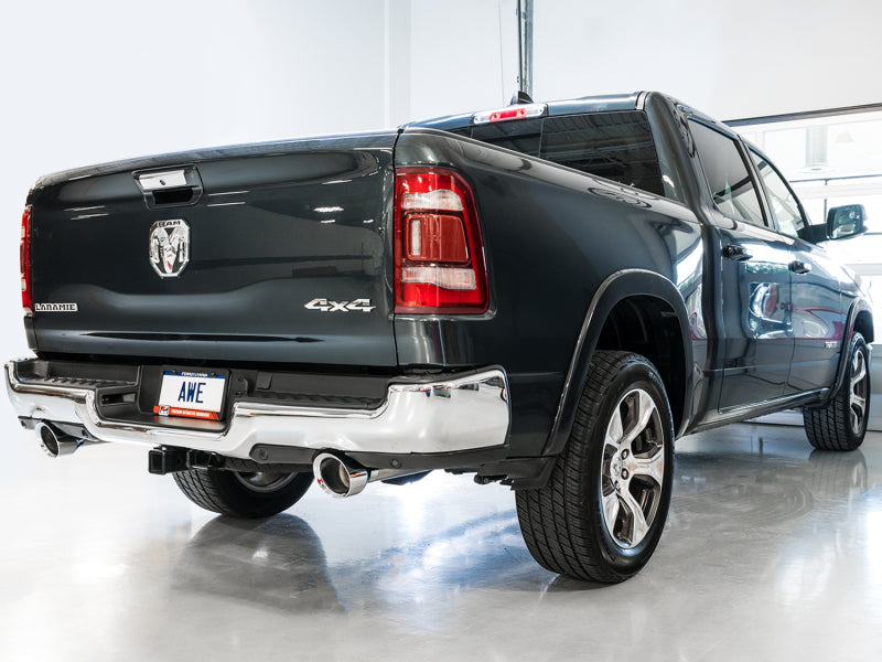 AWE Tuning 19-21 RAM 1500 5.7L (avec découpes) 0FG Échappement Cat-Back à double sortie arrière - Embouts chromés argentés