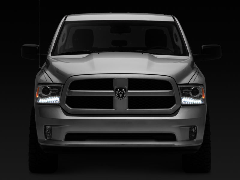 Phares à LED Raxiom 09-18 Dodge RAM 1500 Halo avec clignotants Swtchbck - Chrome Hsng (lentille transparente)