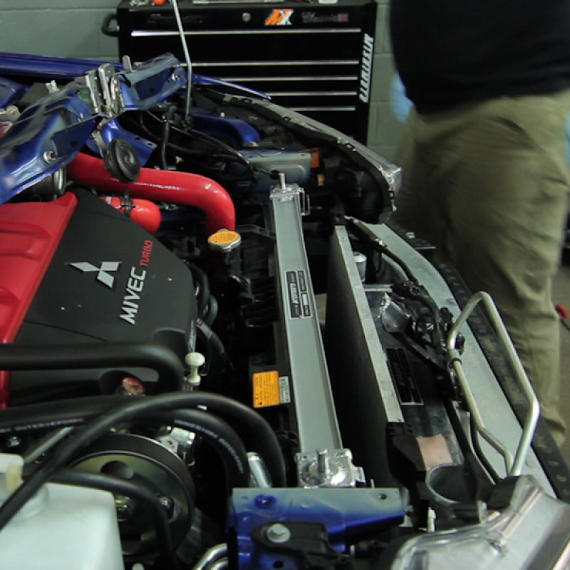 Radiateur manuel en aluminium Mishimoto 08+ Mitsubishi Lancer Evo X / 8+ Lancer Ralliart