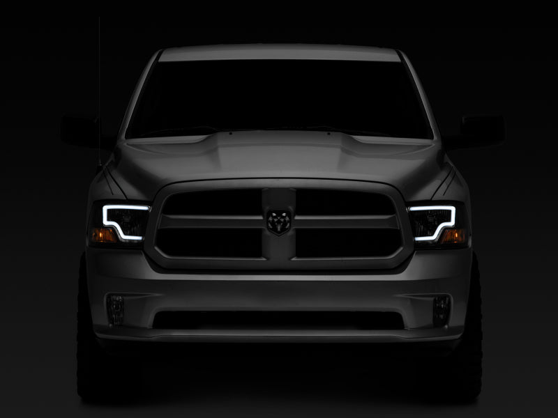 Phares à LED Raxiom 09-18 Dodge RAM 1500 - Boîtier noir (lentille transparente)