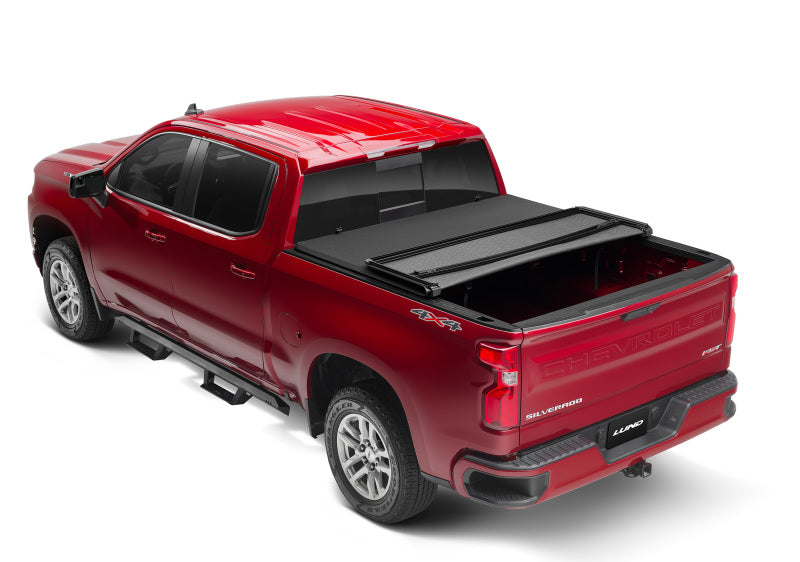 Lund 07-13 Chevy Silverado 1500 (5.5ft. Bed) Genesis Elite Tri-Fold Tonneau Cover - Black