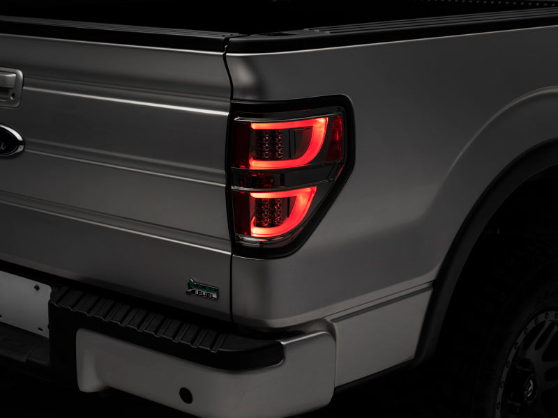 Feux arrière à LED Raxiom 09-14 Ford F-150 G2 - Boîtier chromé (lentille fumée) (Styleside)