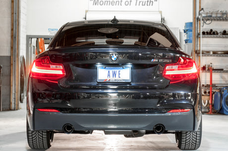 Échappement arrière AWE Tuning pour BMW F22 M235i / M240i Touring Edition - Embouts noirs diamantés (102 mm)