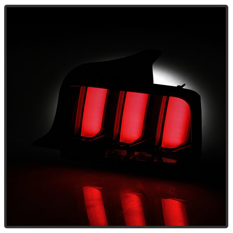 Feux arrière à LED Spyder 05-09 Ford Mustang (barre lumineuse blanche) - Fumé ALT-YD-FM05V3-LED-SM