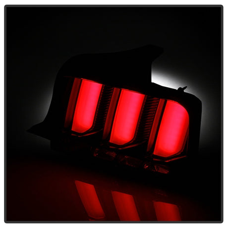 Feux arrière à LED Spyder 05-09 Ford Mustang (barre lumineuse rouge) - Noir ALT-YD-FM05V3-RBLED-BK