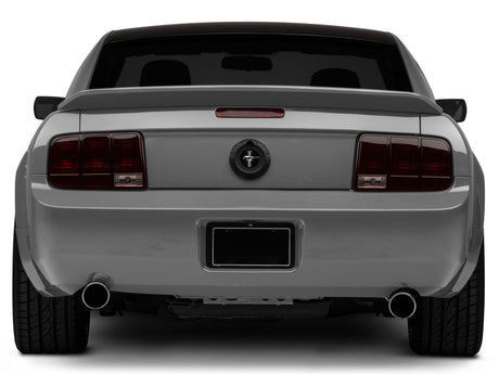 Feux arrière Raxiom 05-09 Ford Mustang - Boîtier noir (lentille fumée)