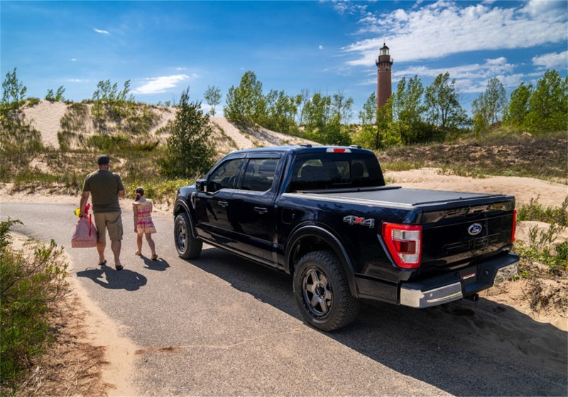 Couvre-caisse rétractable Roll-N-Lock 99-07 Ford F-250/F-350 Super Duty SB 80-3/4 po Série M