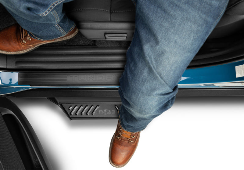 Toyota Tundra Crew Max Cab 2022 N-Fab Tous les lits SRW Predator Pro Steps Textured Black sans accès au lit