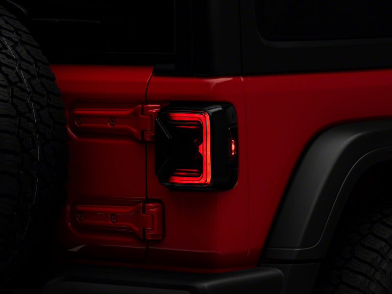 Feux arrière à LED Raxiom 18-23 Jeep Wrangler JL Axial Series - Boîtier noir (lentille fumée)