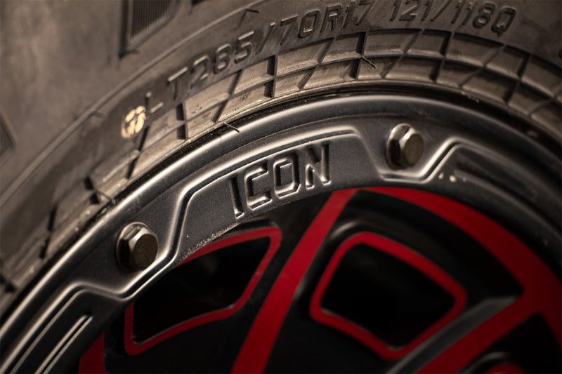 Roue ICON Victory17x8.5 6x5.5 0mm Offset 4.75in BS Noir satiné avec teinte rouge