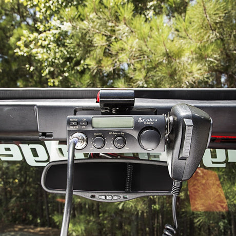 Support de radio CB Rugged Ridge pour pare-brise 03-06 Jeep Wrangler TJ/LJ