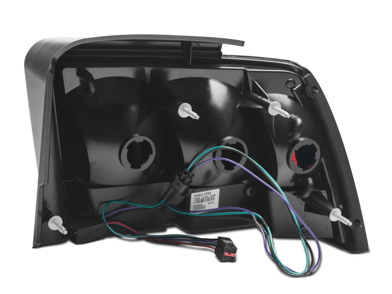 Feux arrière à LED Raxiom 99-04 Ford Mustang à l'exclusion des modèles 99-01 Cobra Icon - Boîtier noir (lentille fumée)