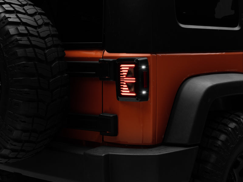 Feux arrière à LED Raxiom 07-18 Jeep Wrangler JK Axial Series Vision - Boîtier noir (lentille fumée)