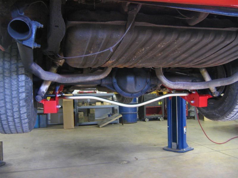 Supports de relocalisation du bras de suspension arrière UMI Performance 64-72 GM A-Body - Boulonnés