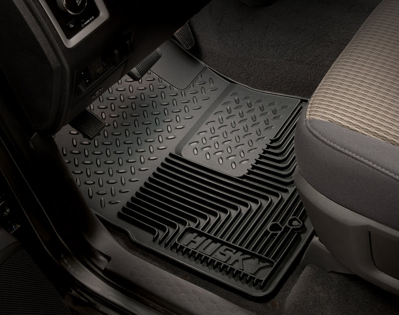 Tapis de sol noir universel Husky Liners de style classique avec bosse centrale (sans console de changement de vitesse)