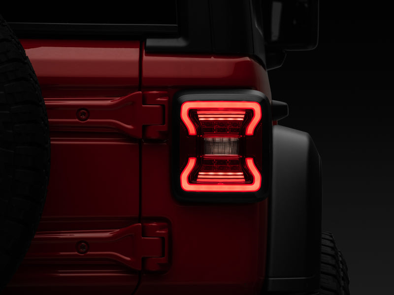 Feux arrière à LED Raxiom 18-22 Jeep Wrangler JL - Boîtier noir - Lentille rouge