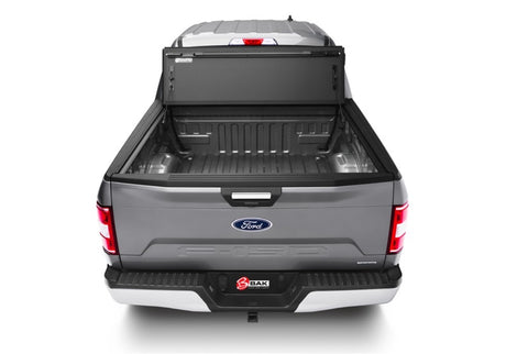 BAK 21-22 Ford F-150 (y compris Lightning 2022) BAKFlip MX4 5,7 pi Couvre-caisse - Finition mate