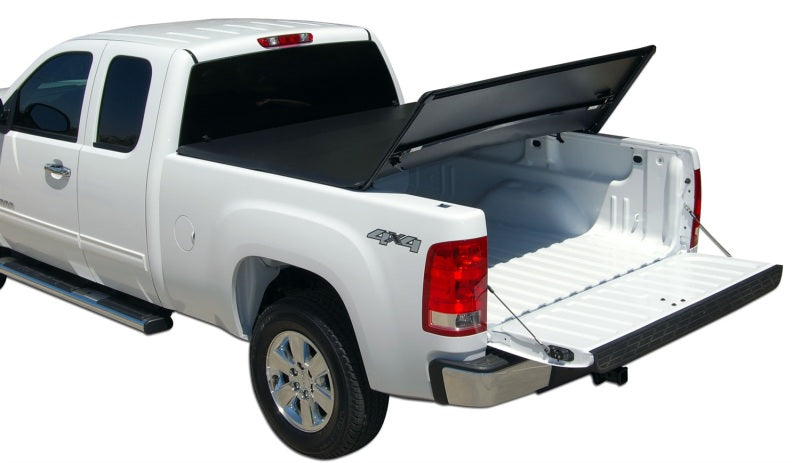 Tonno Pro 04-15 Nissan Titan 6,7 pieds (avec kit de chenilles utilitaires 42-498) Couvre-tonneau pliable en trois parties Tonno Fold