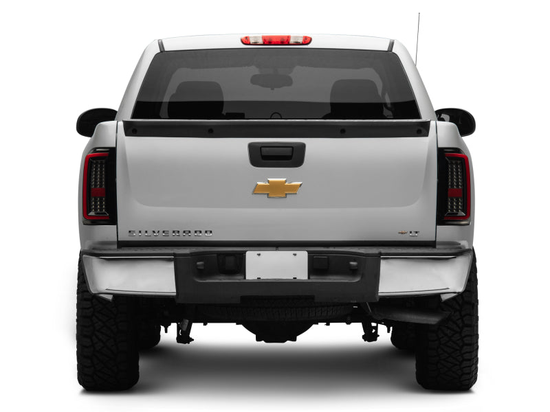 Feux arrière à LED Raxiom 07-13 Chevy Silverado 1500 G2 - Boîtier noir (lentille transparente)